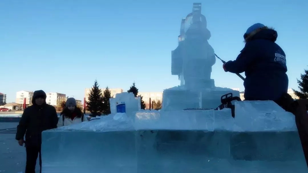 围观 | 梦幻斑斓的冰雕、雪雕喜迎东乌珠穆沁旗冰雪那达慕的到来